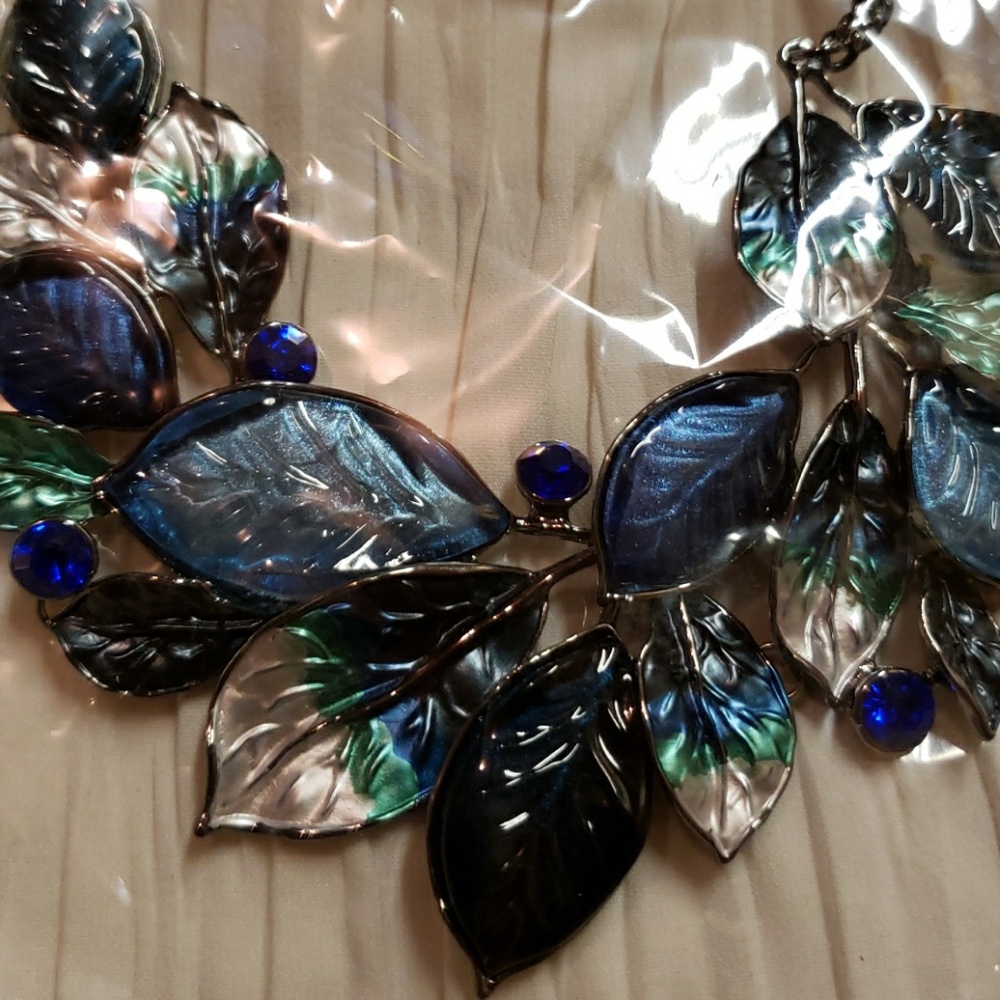 Necklace and earring set